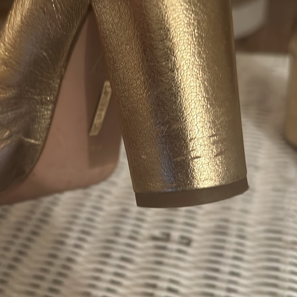 Louise et Cie Metallic Gold Leather Round Toed Heels Size 6.5 - Picture 11 of 16